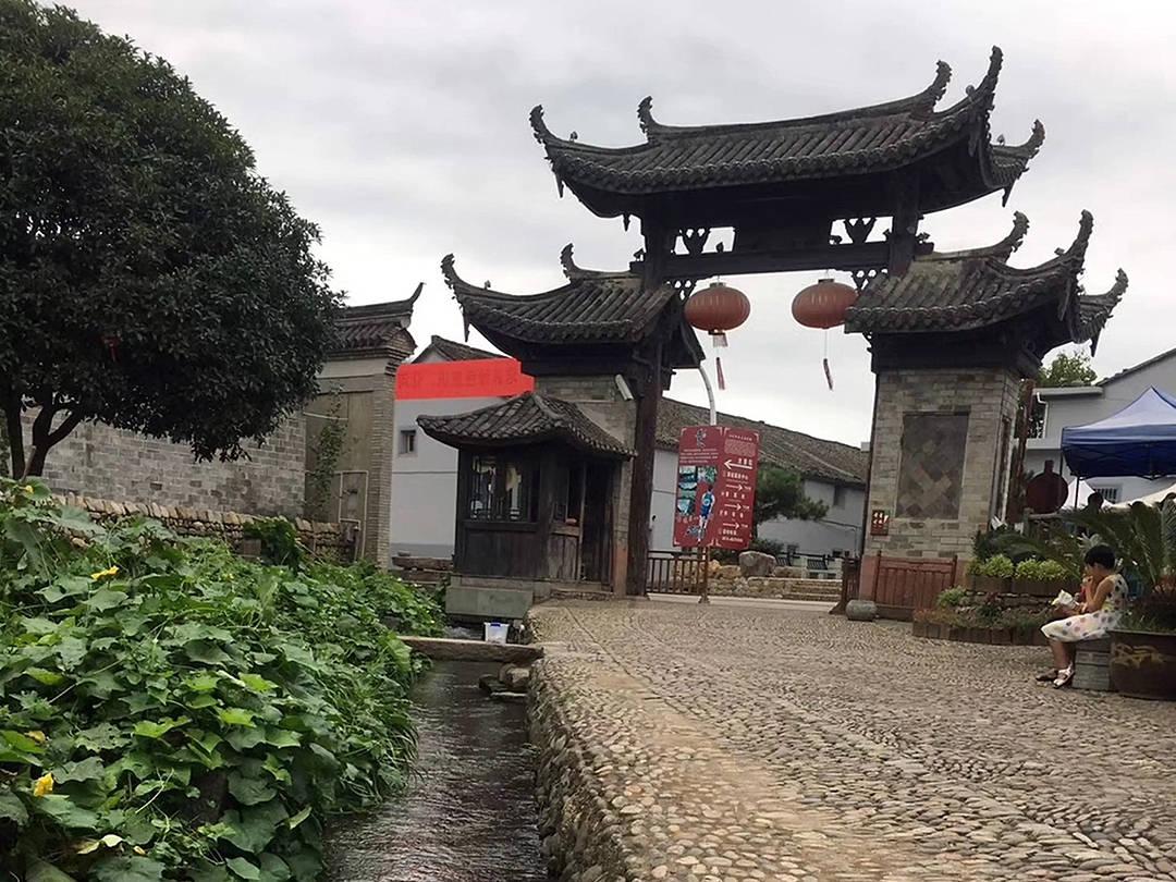 明日播出！新一部青春剧来袭，叛逆少年×机车女孩，逐光而行